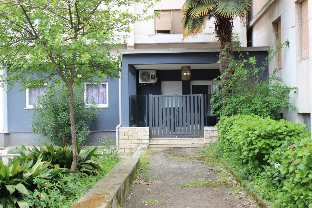 Marine Lux Apartments Pula Exterior photo