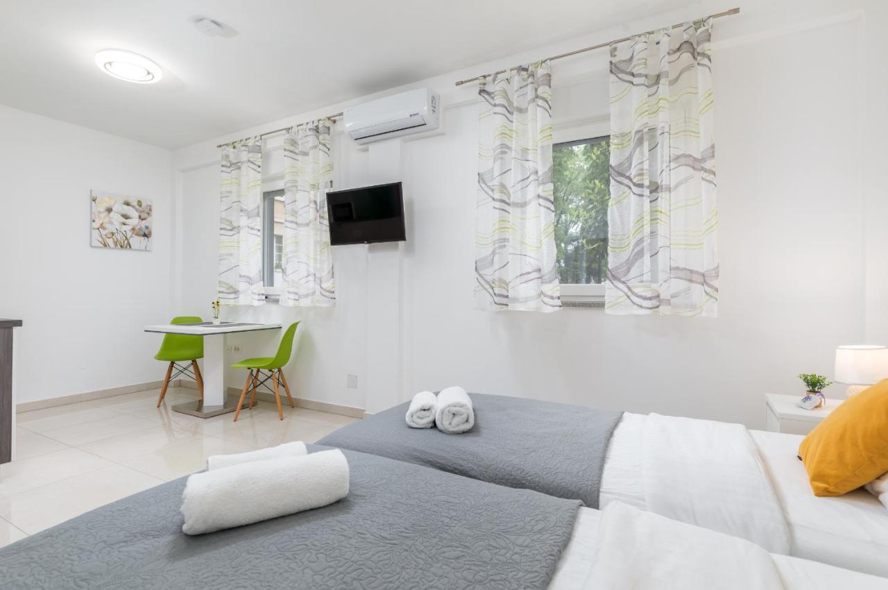 Marine Lux Apartments Pula Exterior photo