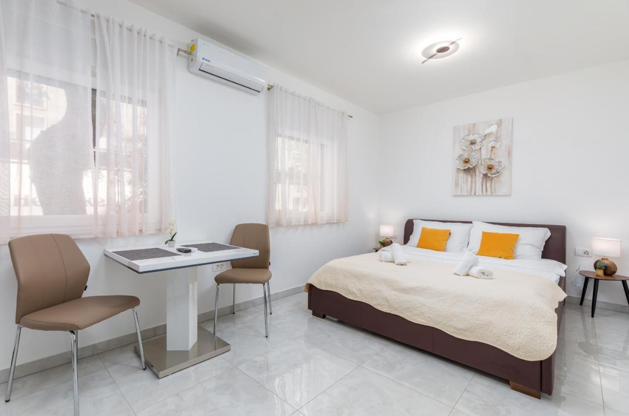 Marine Lux Apartments Pula Exterior photo