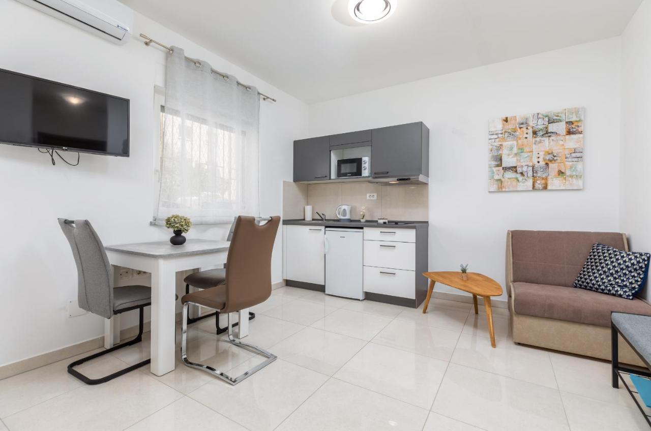 Marine Lux Apartments Pula Exterior photo